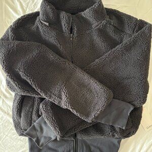 Black Quince Sherpa zip Jacket with detachable Hood size medium - tags still on
